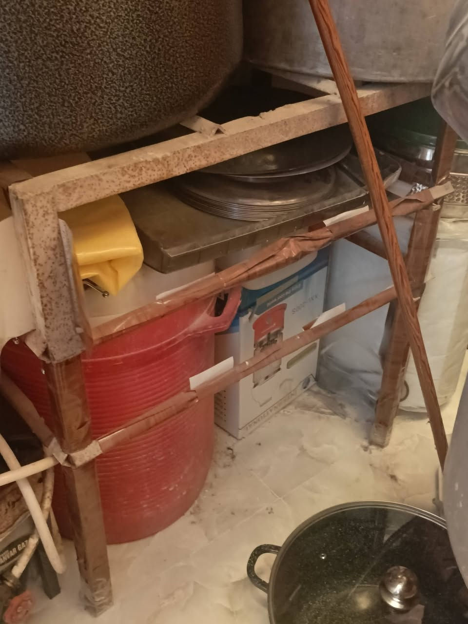 طباخ • قفص مكيف • باب حديد