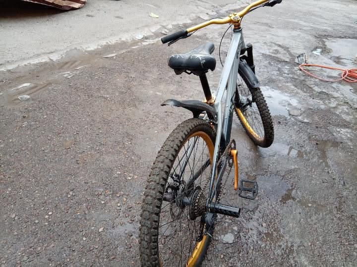 للبيع: دراجة جبلية (بايسكل) EZEL GTR نظيفة جداً 🚴‍♂️✨
الشركة: EZEL

 النوع: GTR

 النمر (السرعات): 8 سرعات خلفية + 1 أمامية

 المواصفات:

 دبلات أمامية شغالّة وناعمة بالمشي

 بريكات (كوابح) أمامية وخلفية شغالّة 100%

 مستخدم قليل جداً ووضعيتها ممتازة

 السعر: 180 ألف دينار (وبيه مجال للشراي الجاد) 💵

 العنوان: بغداد - شارع حيفا 📍

 للتواصل والاستفسار (واتساب أو اتصال): *********** 📞 للبيع: دراجة جبلية (بايسكل) EZEL GTR نظيفة جداً 🚴‍♂️✨
