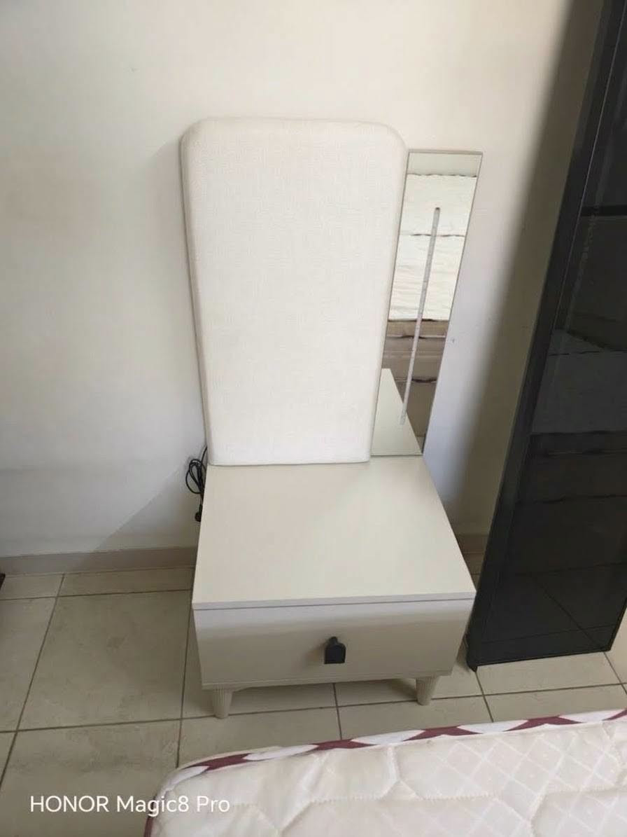 سلام عليكم اخوان غرفه نوم تركيه 5 قطع سعر معه نقل ونصب صير 380 الف شراي خلي يخابرني اي استفسار رقم ***********

نص مكتوب في الصور:
- HONOR Magic8 Pro