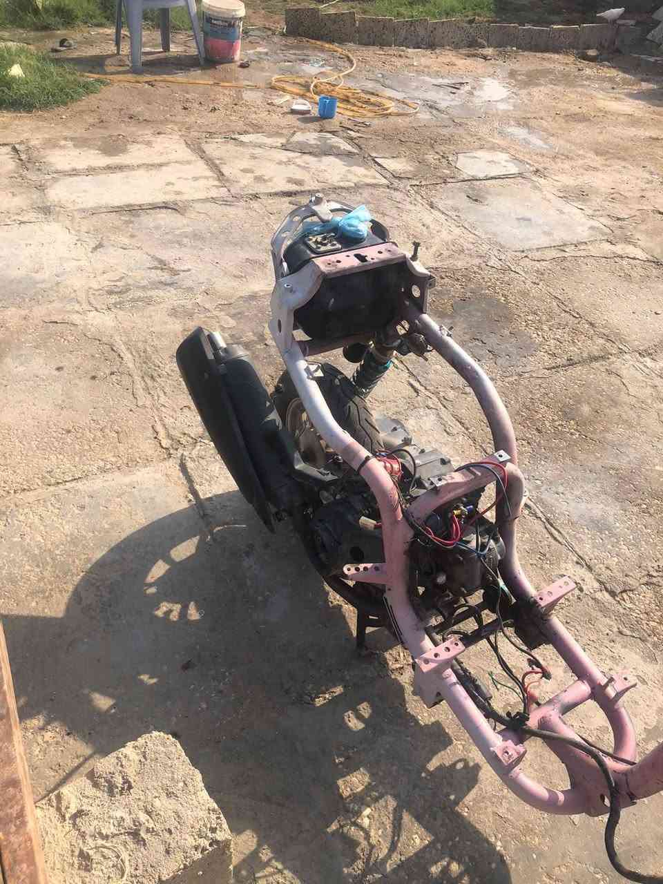 سلام عليكم غراض ماكس عدله للبيع كلهن جديدات الدراجه مساع فصختها وياله ثنين نجوميات هنه وتوايرهن بعدهن باكيت صالنيه FM عقل مجمع شغال وسلفين واحد رياضي واحس عادي وكفرات كامله ولايت بومه ومكينه مفتوحه بس بستم وشاصي وركبه ودبل امامي وخلفي كابريتر الاصلي وجديد كلمن وسعره غراض كامله للاستفسار *********** اتصال واتساب المو شراي لا يدخل ولا يضل يكاسر بسعر السعر ثابت
