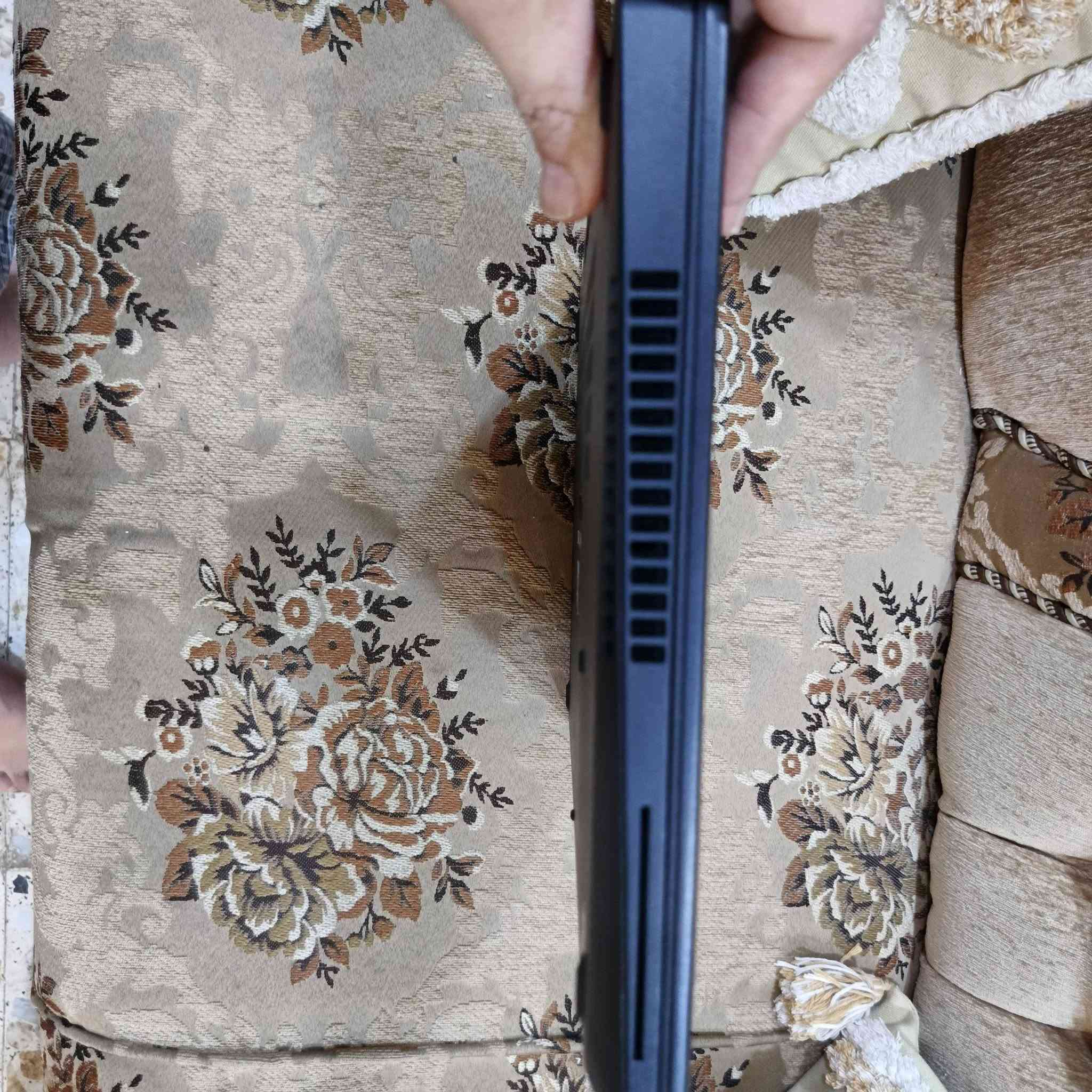 ديل E5570 • i5-6300U • 15.6 بوصة FHD