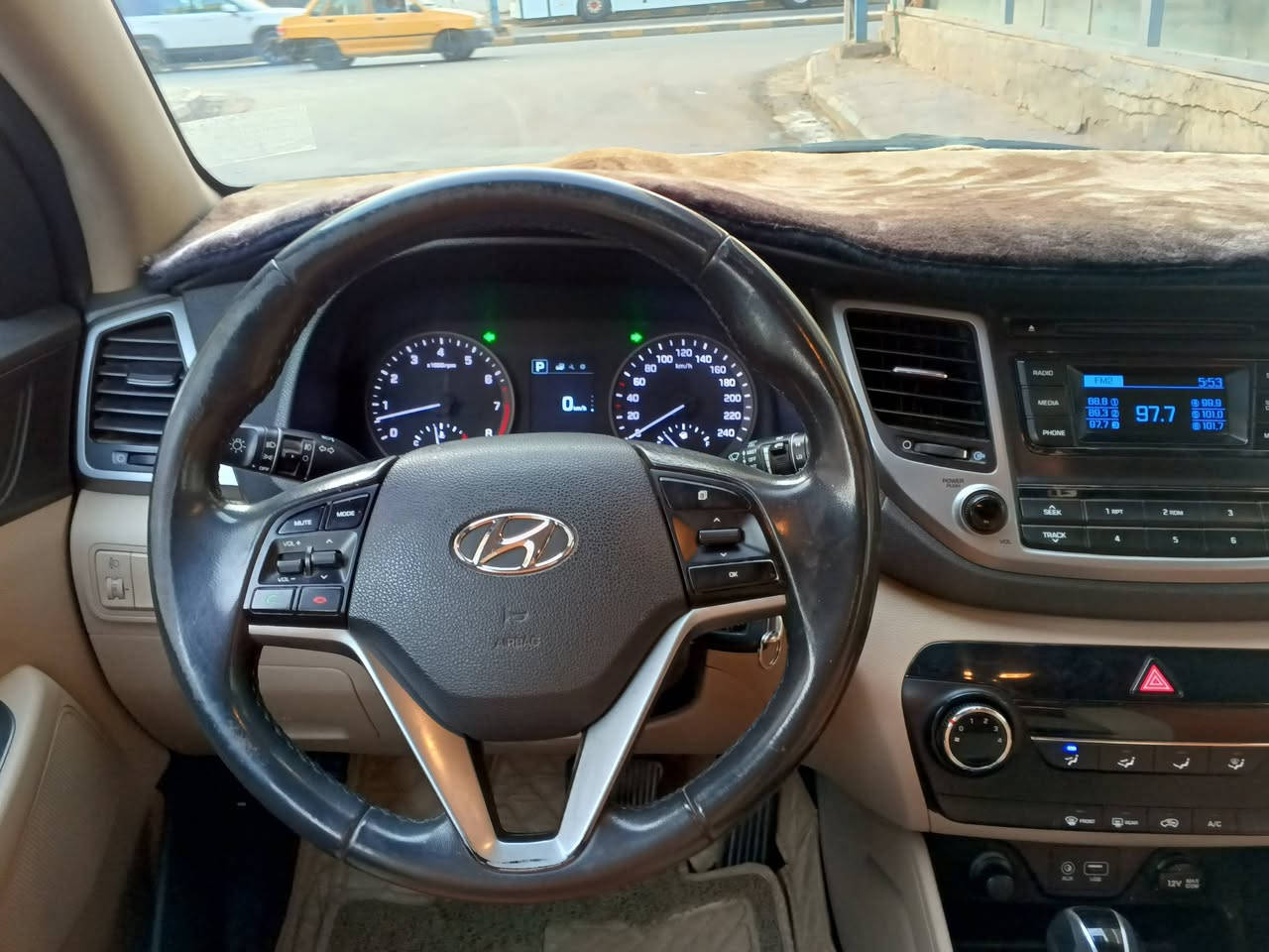 🚘 للبيع هيونداي توسان 2016 🔥
سيارة نظيفة ومرتبة، جاهزة للاستخدام، وبمواصفات حلوة 👌
▫️ موديل: 2016
▫️ محرك: 2.0 بنزين – 4 سلندر
▫️ گير: أوتوماتيك
▫️ اللون: أبيض 🤍
▫️ ويل  كب اصل
▫️ تحكم بالستيرن
▫️ تبريد
▫️ مرايات السيارة كهرباء
▫️ شاشة ومسجل
▫️ USB / AUX / Bluetooth
▫️ إضاءة LED
▫️ إشارات بالمرايات
▫️ بدون فتحة سقف ❌🌞
📍 الموقع: [النجف الاشرف: شارع المدينة]
💰 السعر: [165]
📞 للتواصل: [***********]
السيارة مثل ما مبينة بالصور، والفحص خير دليل.
للجادين فقط، الله يرزق الجميع 🤍
#توسان #هيونداي #توسان2016 #سيارات_للبيع #سيارات_العراق #بيع_وشراء #سيارات
