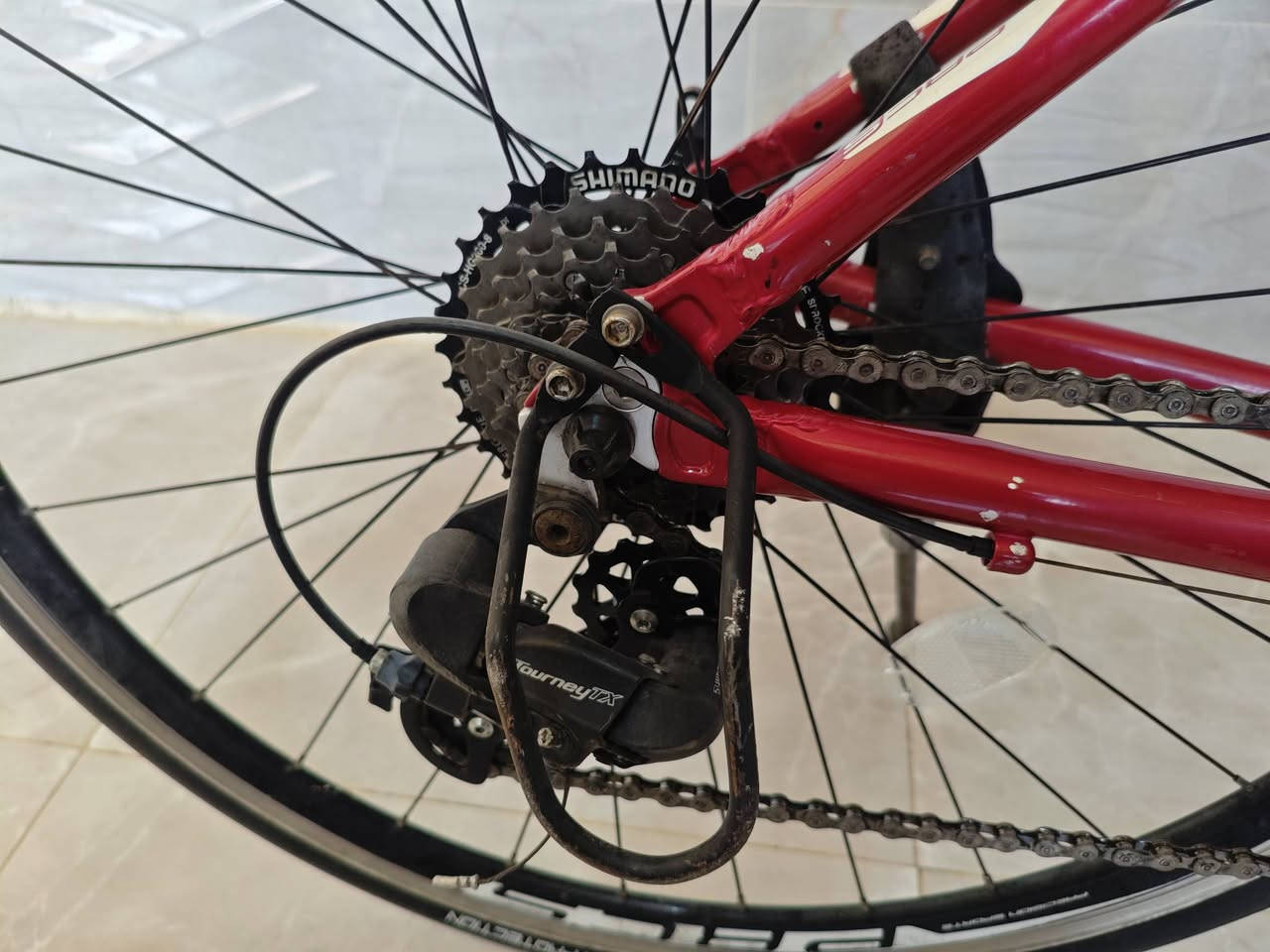 للبيع
دراجة C700 ماركة برزشن سبورت اليابانية 🇯🇵🔥
( PRECISION SPORT )
بلادية على وضع الوكالة بدون اي نقص

معدن الدراجة // المنيوم 💥

سستم الدراجة // شيمانو ( SHIMANO )
كامل بدون اي نقص⭐️
عدد السرع // 3*8

ويالة المنيوم طبقتين  والوزن 12كيلو نظام كمبليون بالكامل
تايرات وچوابة الاصليات
للتواصل
*********** واتساب واتصال
*********** اتصال فقط
