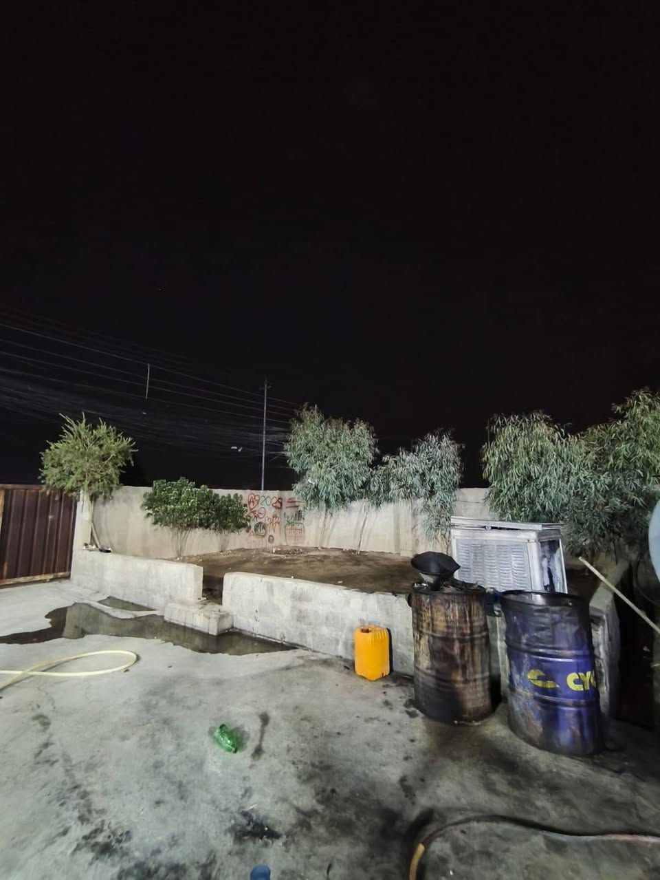 موقع للبيع عدد المكاىن ٤ اثين عدلالت وثنين في الحمل ١٣٠٠ وقابل للزياده للستفسار ***********)*********** بيع مناصفه)(يعني ابيع نص موقع)
