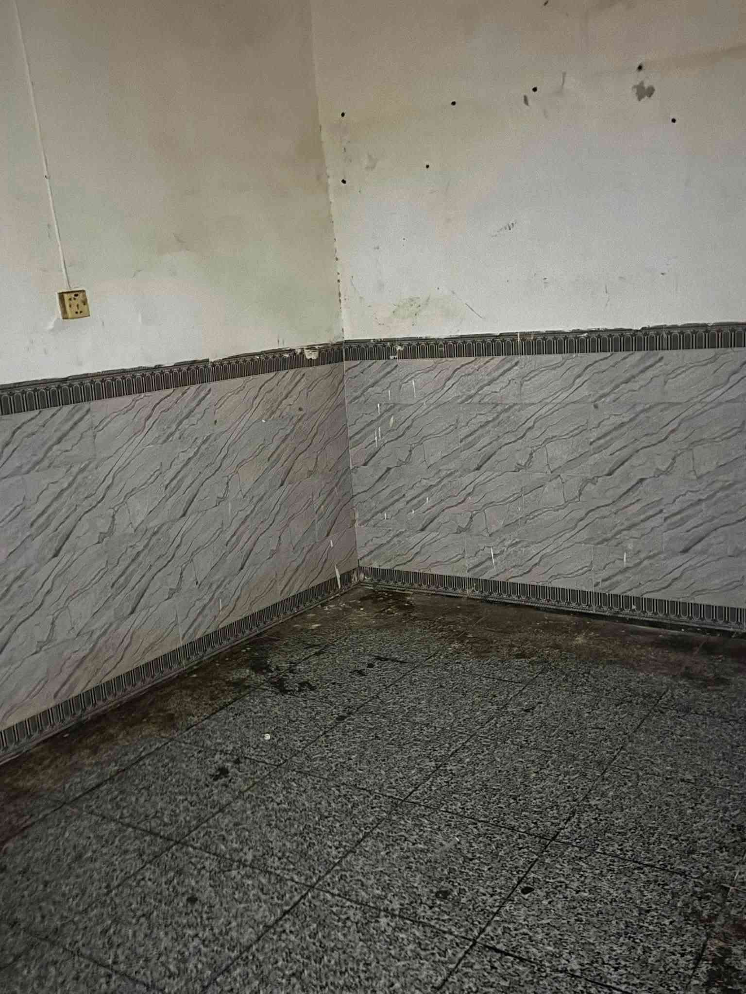 بيت للإيجار • الجمهوري مقابل جامع الحكيم • ٣ غرف