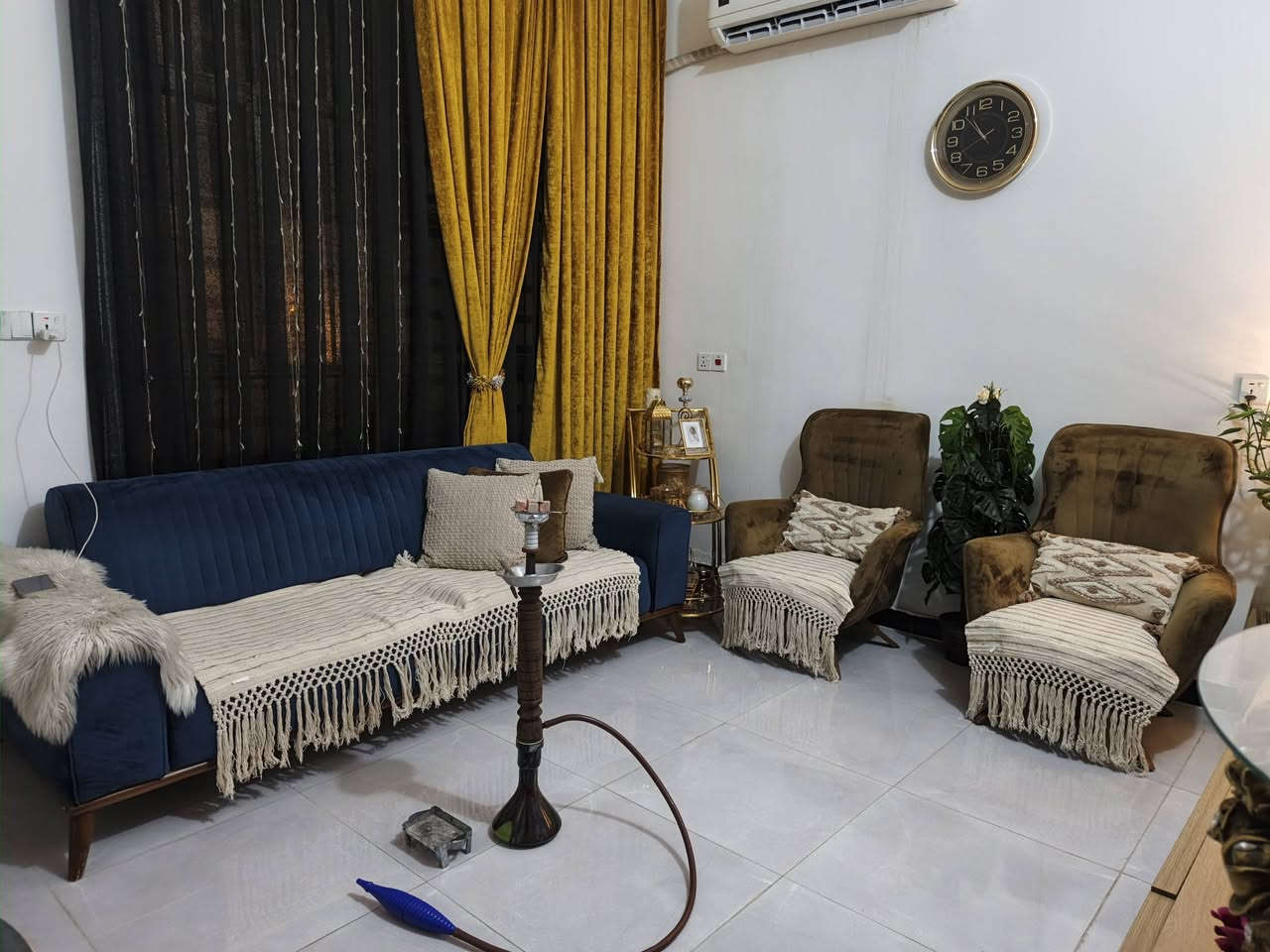 نصم تخم يعني 5 مقاعد وطبله وسطيه وعربانه للبيع 
نظافه فول اتصال على هذا الرقم ***********
