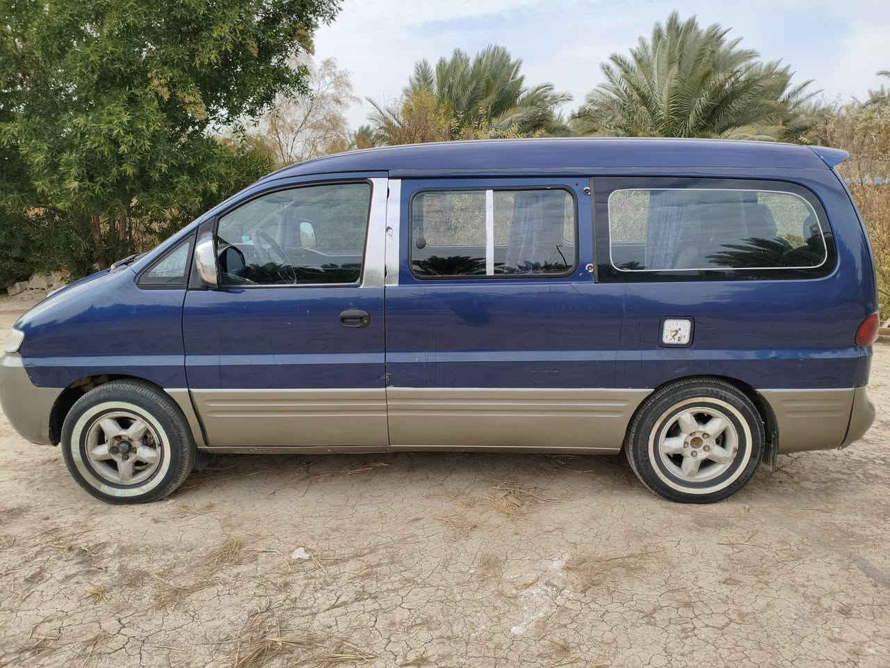 السلام عليكم ستاركس 2004 مسكر اوتو ماتيك  سنويه لل30رقم بغداد نكليزي خصوصي هزه جديده مداور ثاني يوم كفاله عامه قطرة صبغ مابيهه عله وضع الشركه تخم تاير جديد تبريد ثلج  حته تدفئه شغاله كهربائيات كله شغاله مكينه وكير خير من الله السياره ماعايزه شي السعر 90اتصل وبيك خير وتدلل غير متواجد عل فيس ***********موجود واتساب
