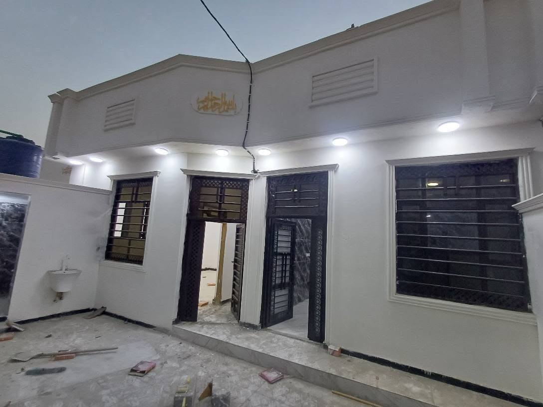 دار سكن حديث للبيع مساحة ٢٠٠م غرفتين ٣ثلاث غرف وصاله ومطبخ وصحيات ديوانيه موزع كراج شارع تبليط ١٢متر قريب للشارع السياحي الداخلي البصره ابوالخصيب محيله صفحه شط العرب طابو عراقي ***********# ابو الخصيب, البصرة

