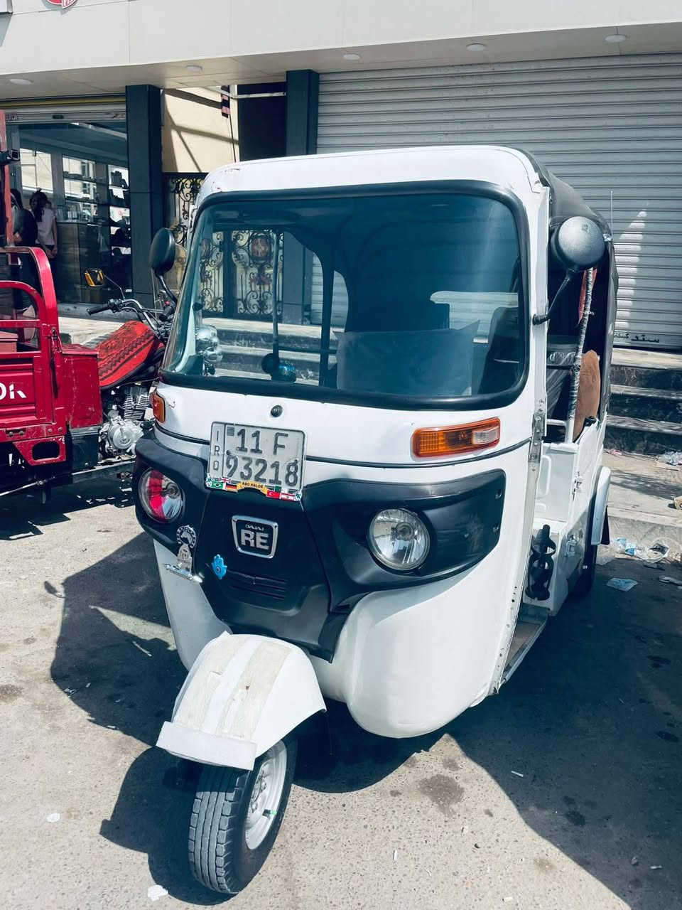 ***********

