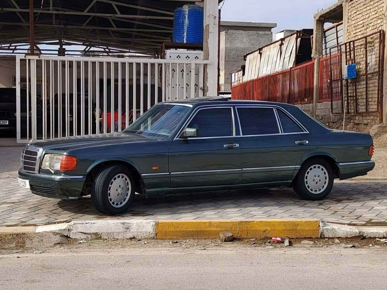 للبيع مارسدس  موديل 1990رئاسي باب طويل السياره على البلادي جاهزه وخير من الله رقم بغداد ألماني  سعر 65وبيه مجال المكان ديالي ***********
