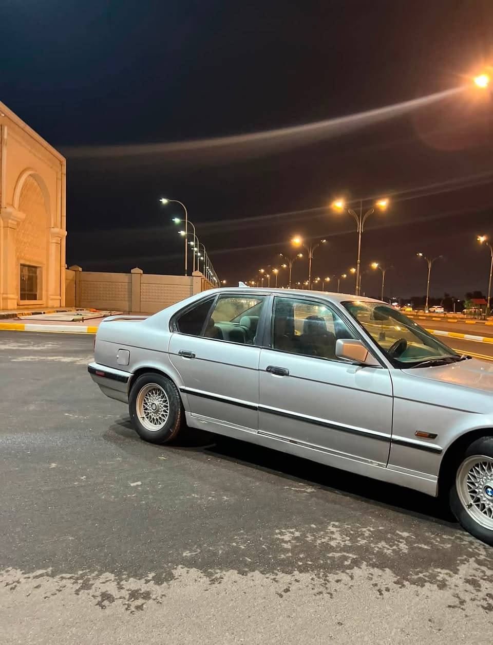 سلام عليكم
مسكر 535BWM

(بيع أو مراوس)

موديل 92اصل

سياره حلوه 

كير ومحرك شرط  

تخن تاير نضيف 

صدر امامي خلفي  

ضفاير نضيفه ما مجطله 

لايت زينون

مصبوغه جماليه فقط

باقي التفاصل موضحه بل صور 
 
رقم أربيل إنكليزي ورعيها عربي 

مكان السياره كربلاء  

السعر 58وبيهال مجال للشراي 

اخي اذا ما تعجبك اعبر المنشور كلمن بل يصرفله 

الاستفسار ***********
