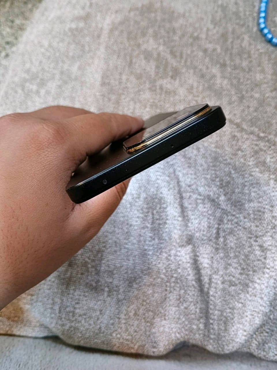 السلام عليكم..موبايل هونر x7c للبيع
مواصفات 

كامره 108

بطاريه 6000 شحن سريع 22واط

معالج سناب دراكون 685 

معدل تحديث الشاشه 120هرتز

رام 6 مساحه 256

  ملاحظة الجهاز بي شويه أنحاء بالشاصي و مو ماثر عليه افحص واشتري سعره 100 
واتساب ***********