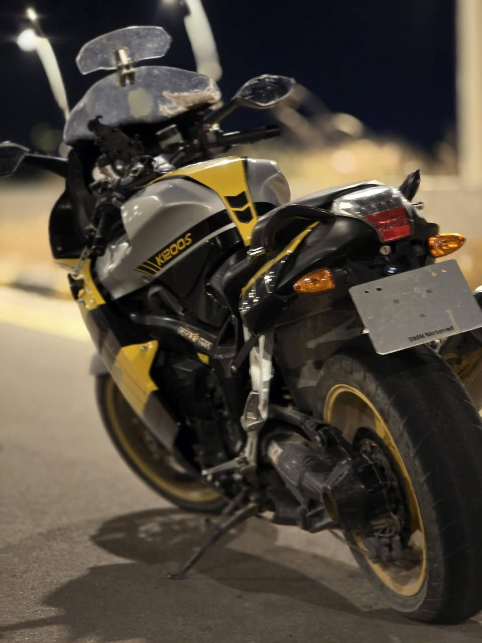 السلام عليكم ورحمه الله وبركاته
للبيع  دراجه نوع BMW  موديل 2006 بلاديه عالشركه محرك k1200sصاروخ وتسارع مرعب  وارد ياباني 3 انظمه قياده اوراق كامله مدفوع كمرك  السعر 40  او بيها مجال للتصال ***********
