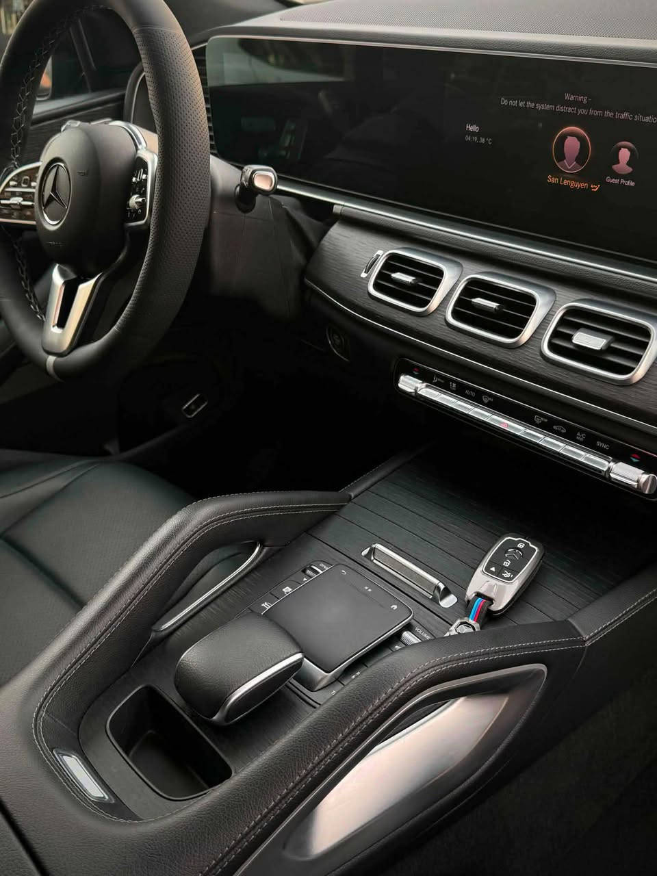 مرسيدس GLE 350 موديل 2023
وارد امريكي 4 سلندر 👈🏻 تيربو
ضرر امامي بسيط بالواجهه مع صبغ البنيد
بدون تضرر الايرباك واللغود والشواصي ضرر سطحي السياره نضيفه جدا ومحدثه AMG السياره فول مواصفات سياقة ذاتيه وبانوراما مقاعد تدفئة تبريد معروفة مواصفات المرسيدس 
-  - - - - - 
عداد المشي 28 الف مايل فقط 
السيارة بحالة ممتازه ممشى قليل ومغلفة ppf بالكامل مع عازل حراري اصلي للجام
رقم بغداد سنوية بأسم المالك تحويل مباشر مكان السيارة بغداد المنصور كماليات اسطنبول سنتر
- - - -
السعر 49.500$ بي مجال بسيط
للاستفسار ***********
