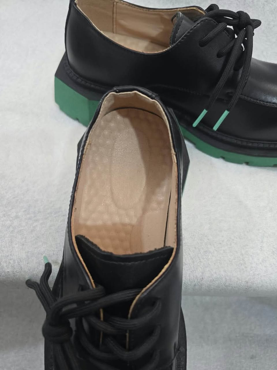 حذاء ديربي كاجوال عصري للرجال (Derby Shoes)
يتميز بتصميم جريء ومستوحى من أزياء الشارع الكورية واليابانية الحديثة
القياس 42-41 
السعر 25 
للحجز خاص او عبر الواتس اب ***********

