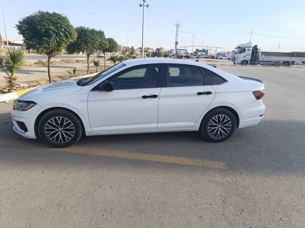 jetta 2019 s
رقم و سەنەوی و هزە جدید 
سەیارەکە کلینە بێ بویاغ
مکینەی 14 مەرغوبە 
سەیارەکەبێ مسروفه
تەنیا 80 مایل روشتوە
چوار تایەی جدید 
نرخ 134 ورەقە 
رقم| *********** اكر, نينوى
