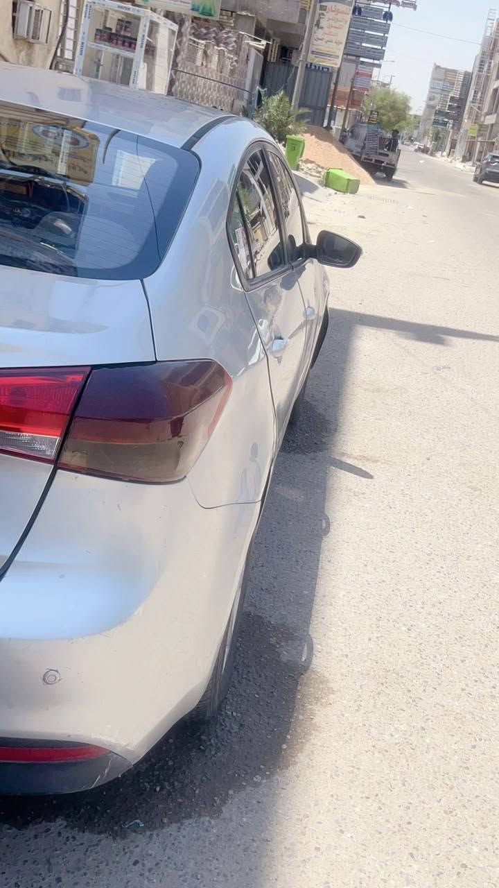 سلام عليكم
سيراتو 2017 خليجي 
تخم تاير حداديه تبريد  جاهزه كير مكينه بس بنيد مبدل وبيه طخات بسيطة 
هزه جديده سنويه جديده رقم أنكليزي  بسمي سياره ثاني
 يوم تحويل مكانه ناصريه مركز سعره/ ١١٠وبيه مجال
حك جيه وترهم مراوس

  الموبايل ***********
