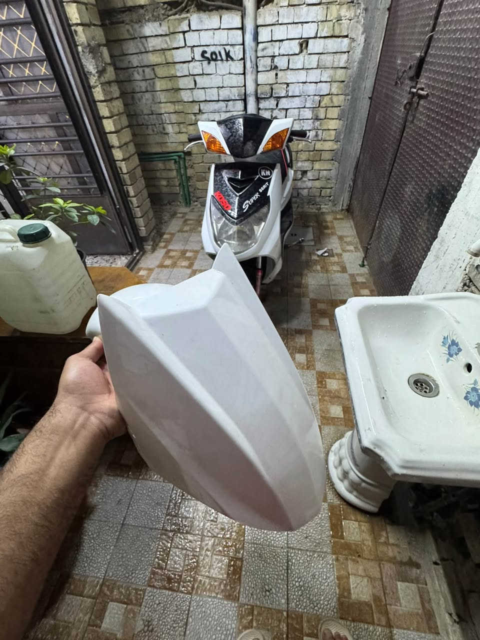 سلام عليكم سكنس فحل كابريتر
بوشه بلادي مجفته بيها تزويد 
صدر و فلنجة وفج يحتاج دسكات
دبلات خلفي 
كلجات رياضي WF
كشن رياضي 
كل غراضها كامله 
بيها لاستيك ولف وتأخير الصبح 
سعرها 700 وبيها مجال كلش قليل  
*********** بغداد الامين الثانيه
