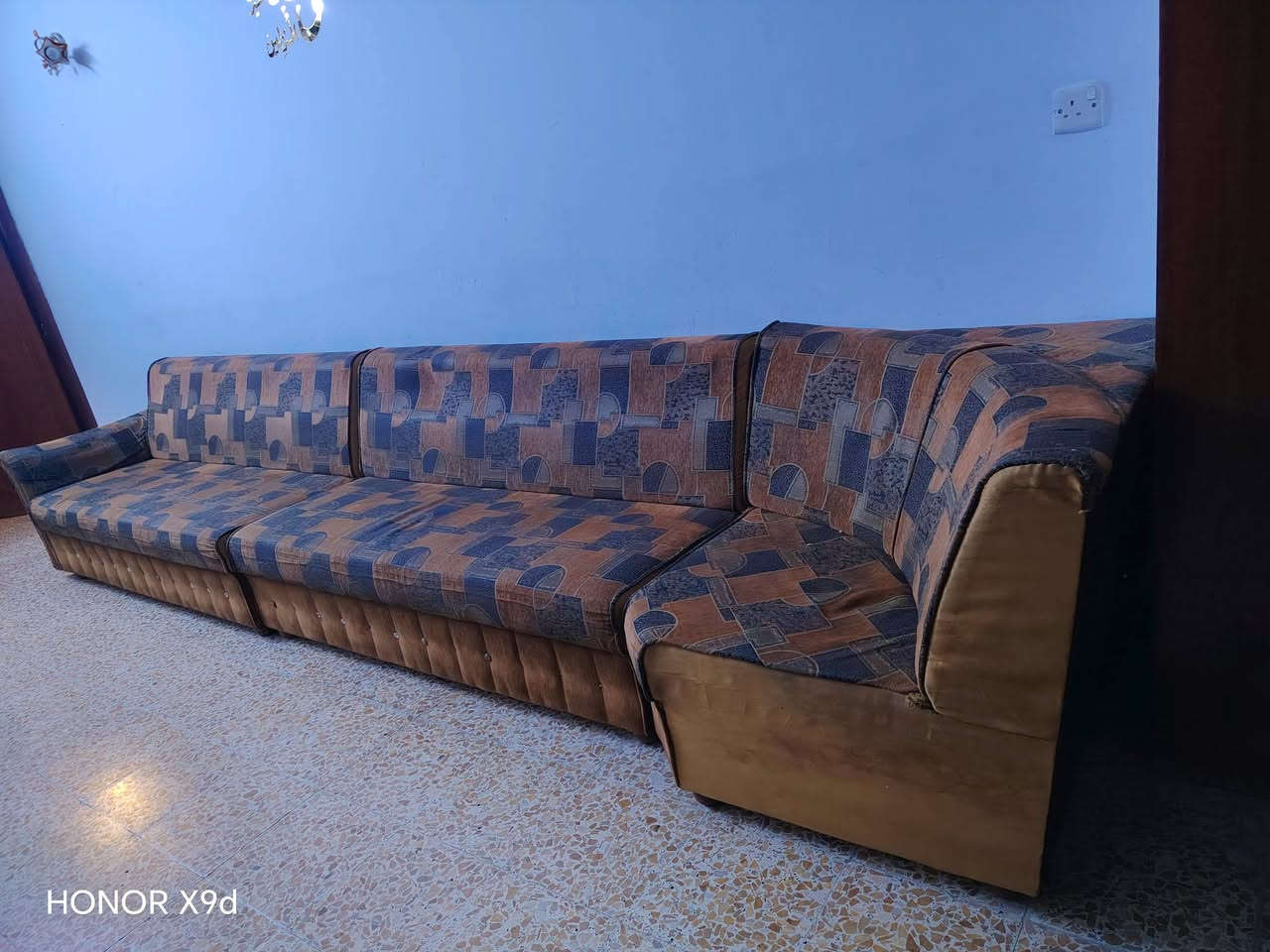 ديوان 7 أمتار 4 قطع للبيع خشب عراقي قديم
أدفع سعر
العنوان حي السماح
*********** بي واتس
