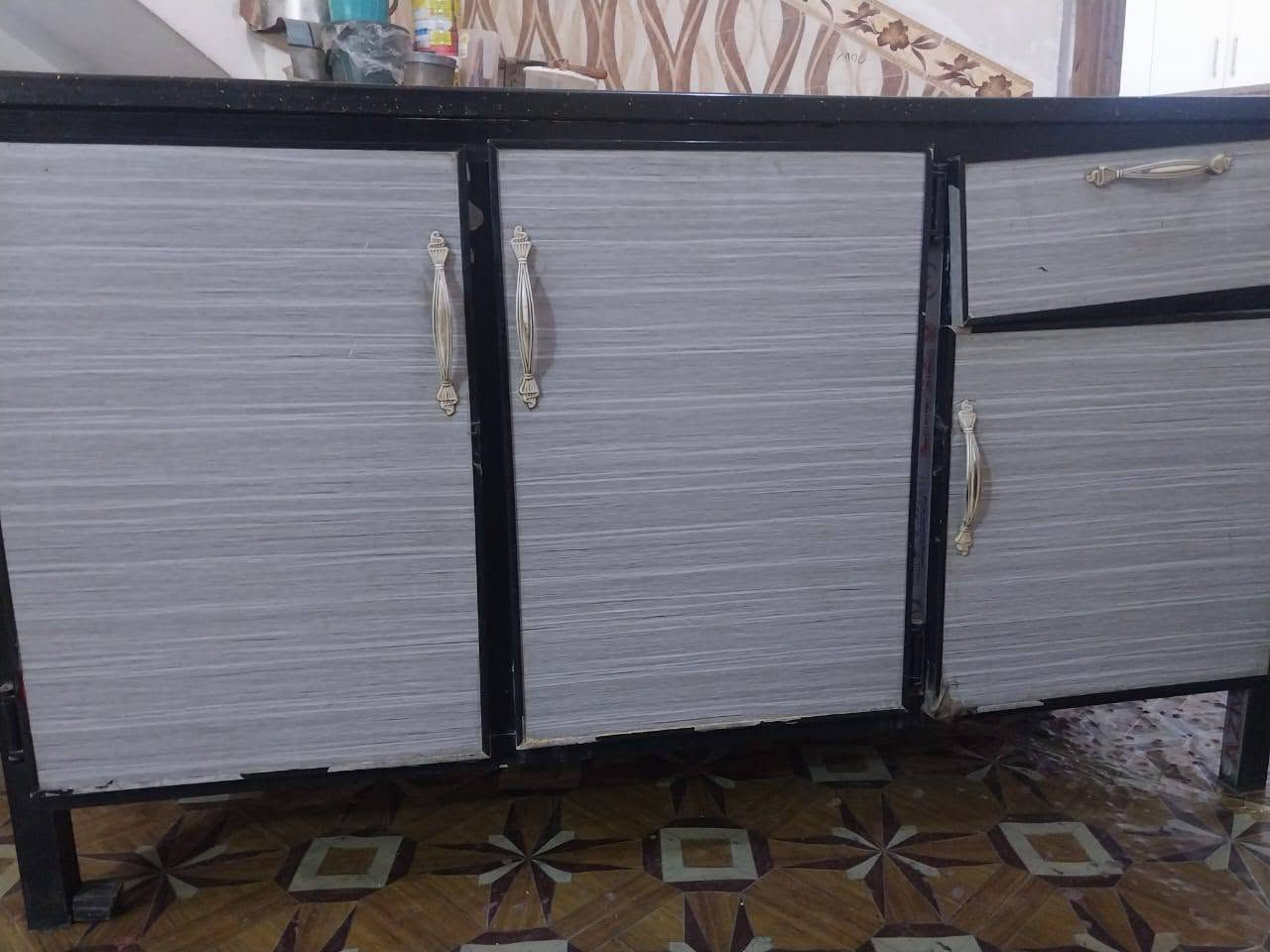 سنك وملحق متر ونص  مستعمل سعره 100 
مكان بغداد الدورة
