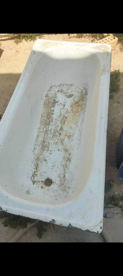 للبيع ابواب مع الجرجوبة خشب سعر الوحده 25 الف وبانيو مع مغسله ومع مرافق غربيه كلهن 100 الف بعقوبة للاتصال ***********
