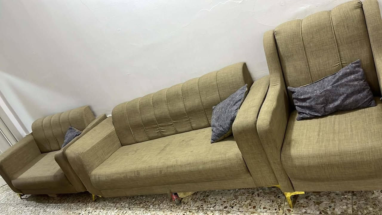 السلام عليكم
اللي يدور مناسب تخم 7 مقاعد بي ضرر
اثنين ام النفر
وحدة ام الثلاثة
وحدة ام النفرين
بلازما بدون نت ماداخلة تصليح ونظيفة
التخم بي ضرر اكرر بي ضرر  بس مو كلةسعرة 60وبي مجال
البلازما 65 وبيها مجال
مكاني ديوانية حي الوحدة قرب ملعب حي الوحدة
*********** اتصال او واتساب او فيس متواجد
