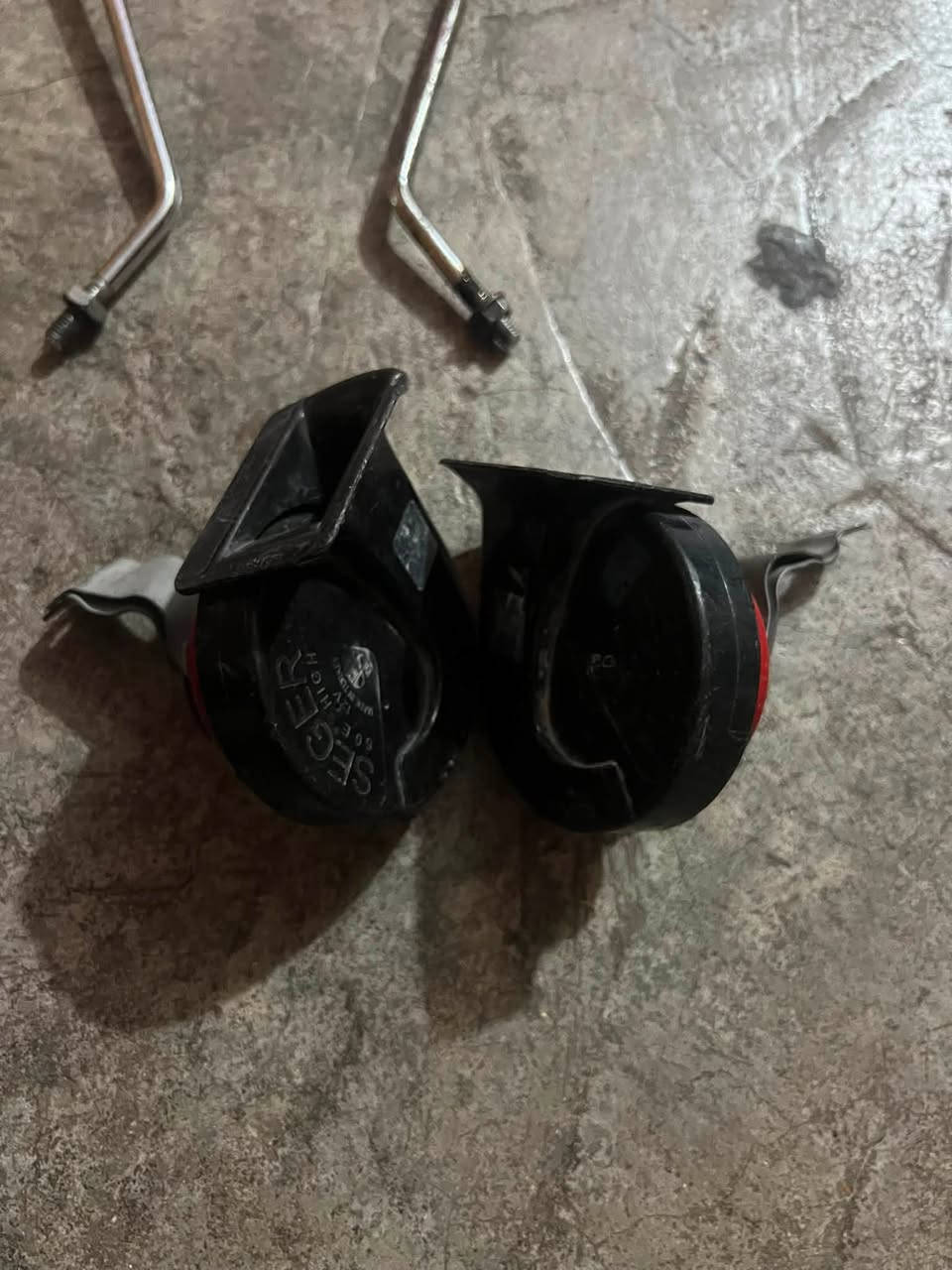 سلام عليكم 
متاح غراض للبيع  

3ازواج مري  زوج ب5 

زوج دبلات مال كلاسك خلفي اصلي بلادي مال رمبة 
الدبل ب15 واذا زوجهن ب25 

ستان صفح تزويد ب5 الاف 

هورن تركي ب15 على الفحص

امبيثري شغال على الفحص ب15

الشراي يجي خاص ماسنجر او واتساب  ويدلل 
مكاني بغداد مدينة الصدر الاورفلي 

رقمي ‭***********‬
