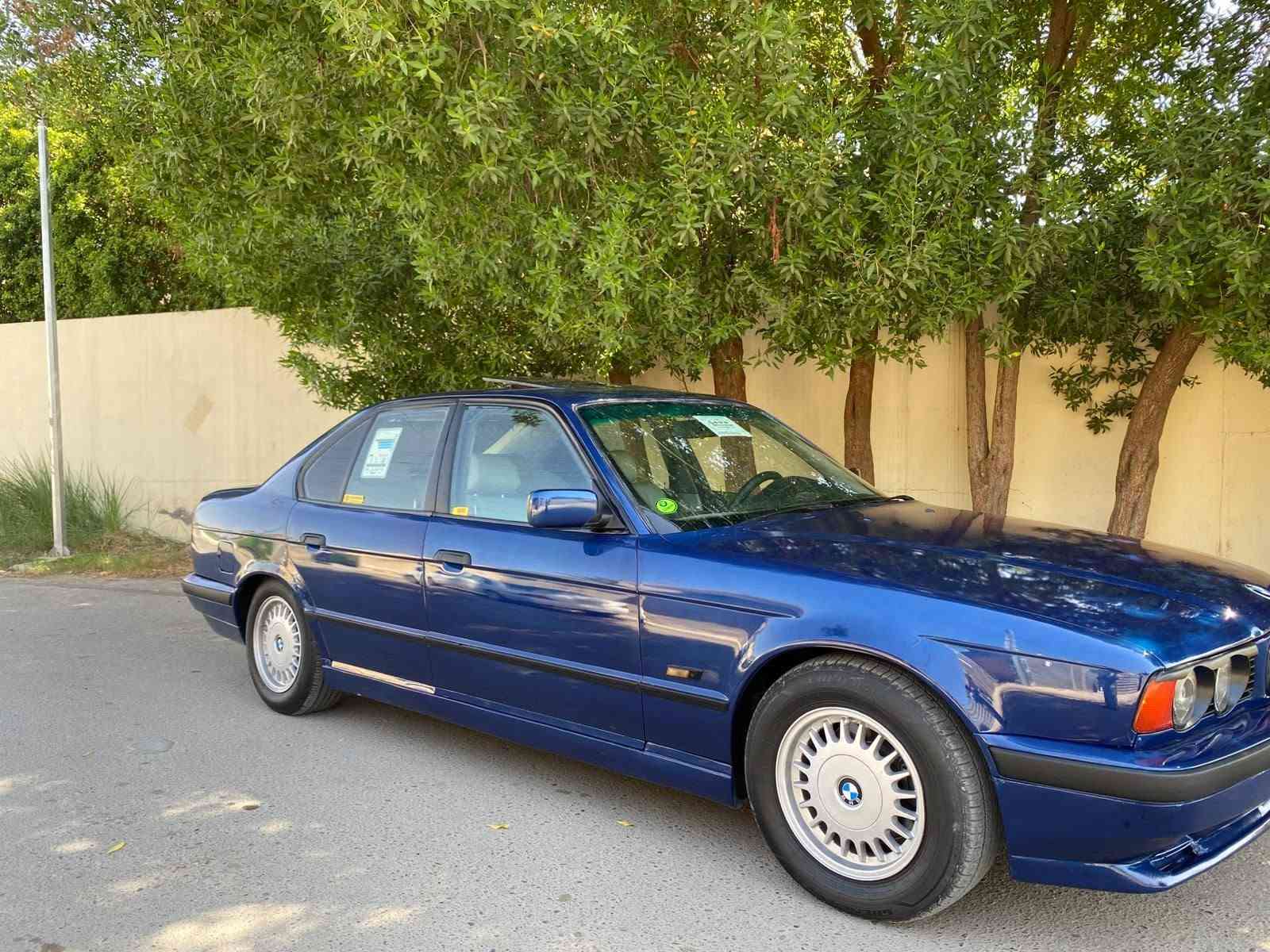 السلام عليكم للبيع
بي ام 1992 525i اصل وفصل
مسكر فانوس 
فول مواصفات 
داخل اوفوايت دبل ايرباك دبل جكمجة بجم عريض فتحة جام كهرباء السيارة كلها ام 
تبريد ثلج 
مكينة وكير كفالة 
السيارة جاهزة بدون نقص
رقم بغداد تحويل مباشر 
مكان بغداد 
السعر 53 
***********
