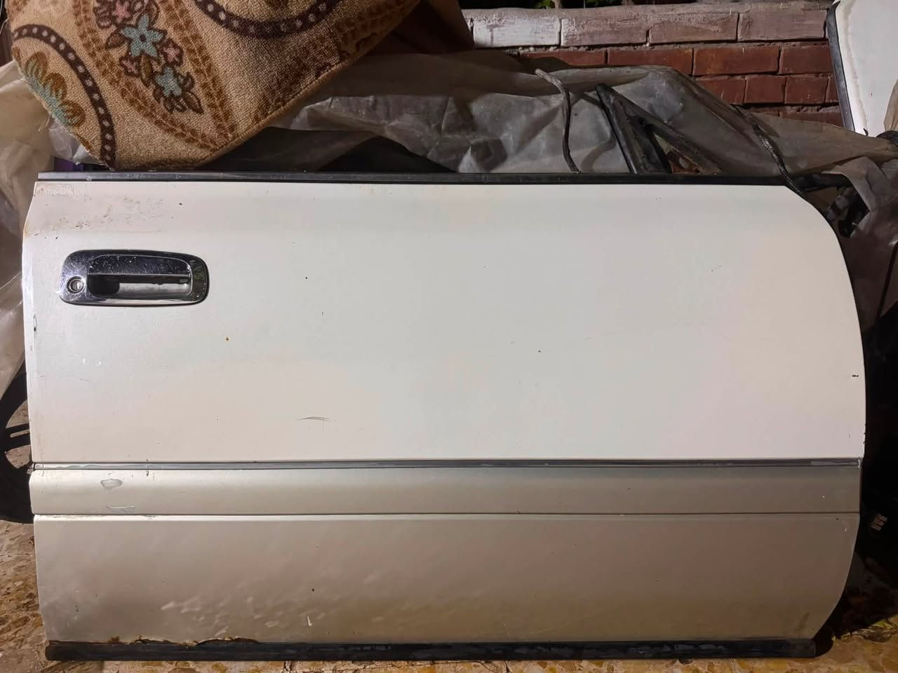 السلام عليكم ستتم راس الثور فلات 4 بيبان كاملات من كلشي ما عده البطاين + مداكر ثنين + بنيد +عطر الستتم 8 قطع نضافته 75/100 السعر 200 الف التواصل ***********
