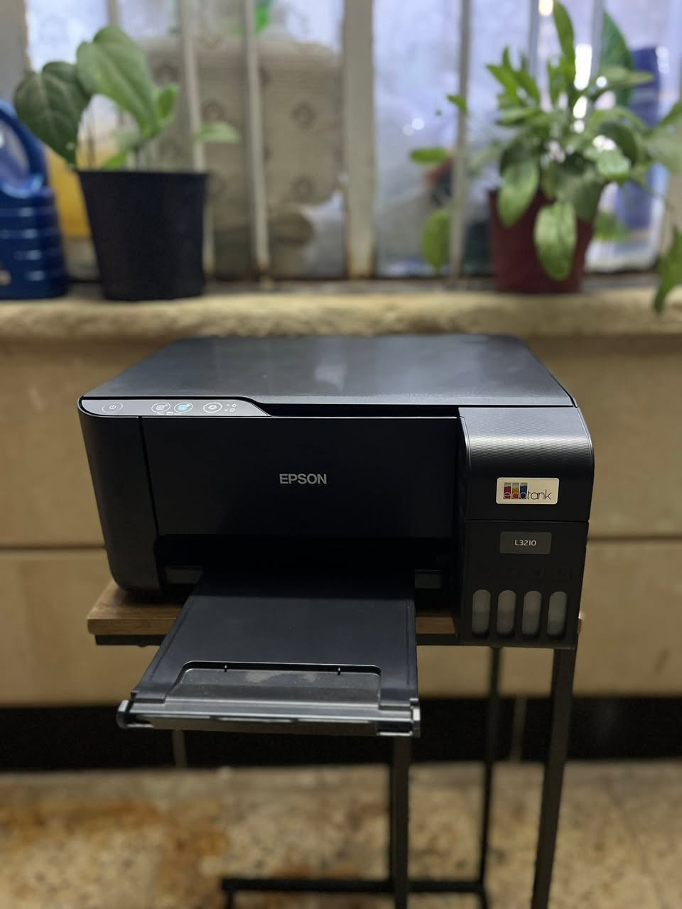 السلام عليكم طابعة ايبسون L3210حقن خارجي اسكنر استنساخ ملون واسود وابيض سحب صور بدقة عاليه الطابعه جديد لوك فقط ساحبه 84 ورقة الطابعه سعرها 150الف شراي تصل او راسل الصفحه دايركت *********** تحياتي
