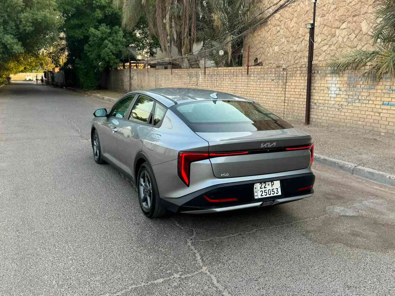 للبيع K4 موديل 2025 لون سلفر مواصفات LX رادارات جانبية وخلفية وامامية وتحديد مسار وبصمة وتشغيل عن بعد وتحكمات ستيرن ماشية 22 الف ضررها ربع بنيد امامي نفسه مصلح بدون شاصي وبدون لغود وجميع الايرباكات سليمة محرك 2.0 دخول جديد رقم اربيل تحويل او وكالة مضمون 100‎%‎ مكانها بغداد 
رقم الموبايل ***********
