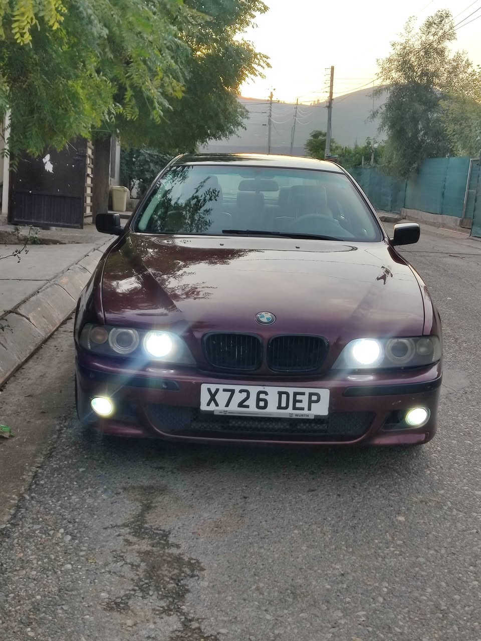 BMW E39 2001 525 
تەبرید تراکشن سلایت حاسەی دەعمی هەمووی بەشەرت 
بێ دەعم و بێ لێدراوی 
کێڕو مەکینەی بەشەرت بێ دوکەڵ بێ بوخار 
تەقەو ڕەقەی کامل چاک کراوە تەنانەت عارەبانەی دواوە و دەبڵەکانی مانگێکە گۆڕاوە 
نرخی 50 گەڵا 
سوکان محەوەرە بەڵام عەشیای بیلادی گۆڕاوە
*********** ڤایبر و وەتس ئەپ
