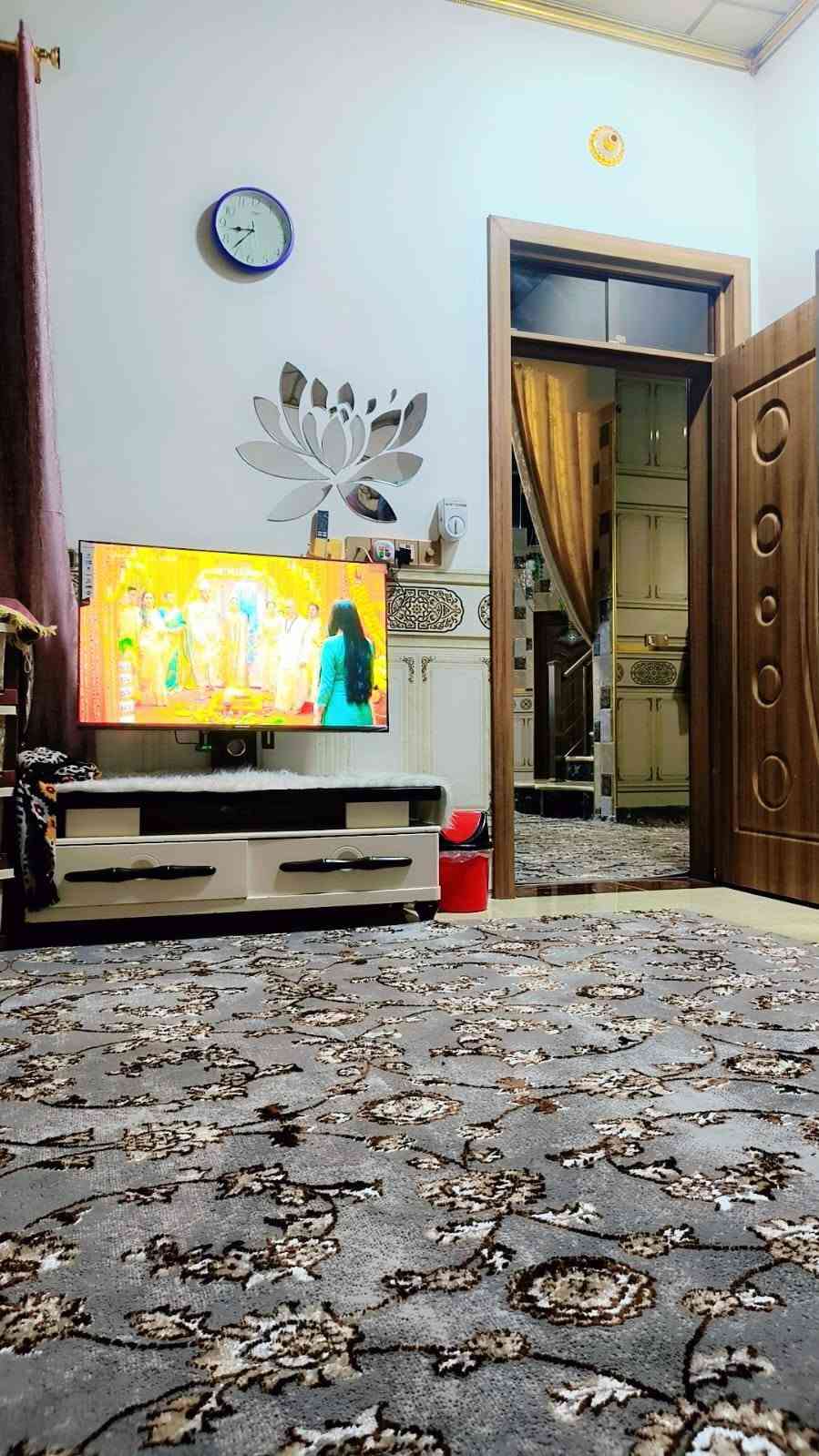 كاربت زوليه لون رصاصي مورد بجوزي متكونه من 6قطع اثنين قياسها 4في 5 وثانيه 5ونص ومال غرفه قياسها 4ونص ب 4 ومال مطبخ قياسها 4ونص بأربعه وكو هم 2ونص ب 5ونص شرط درجه اولئ  الي بريدهم يتصل عل رقم ..***********.

نص مكتوب في الصور:
- POCO M8 Pro 5G 2026.10.04 15:28