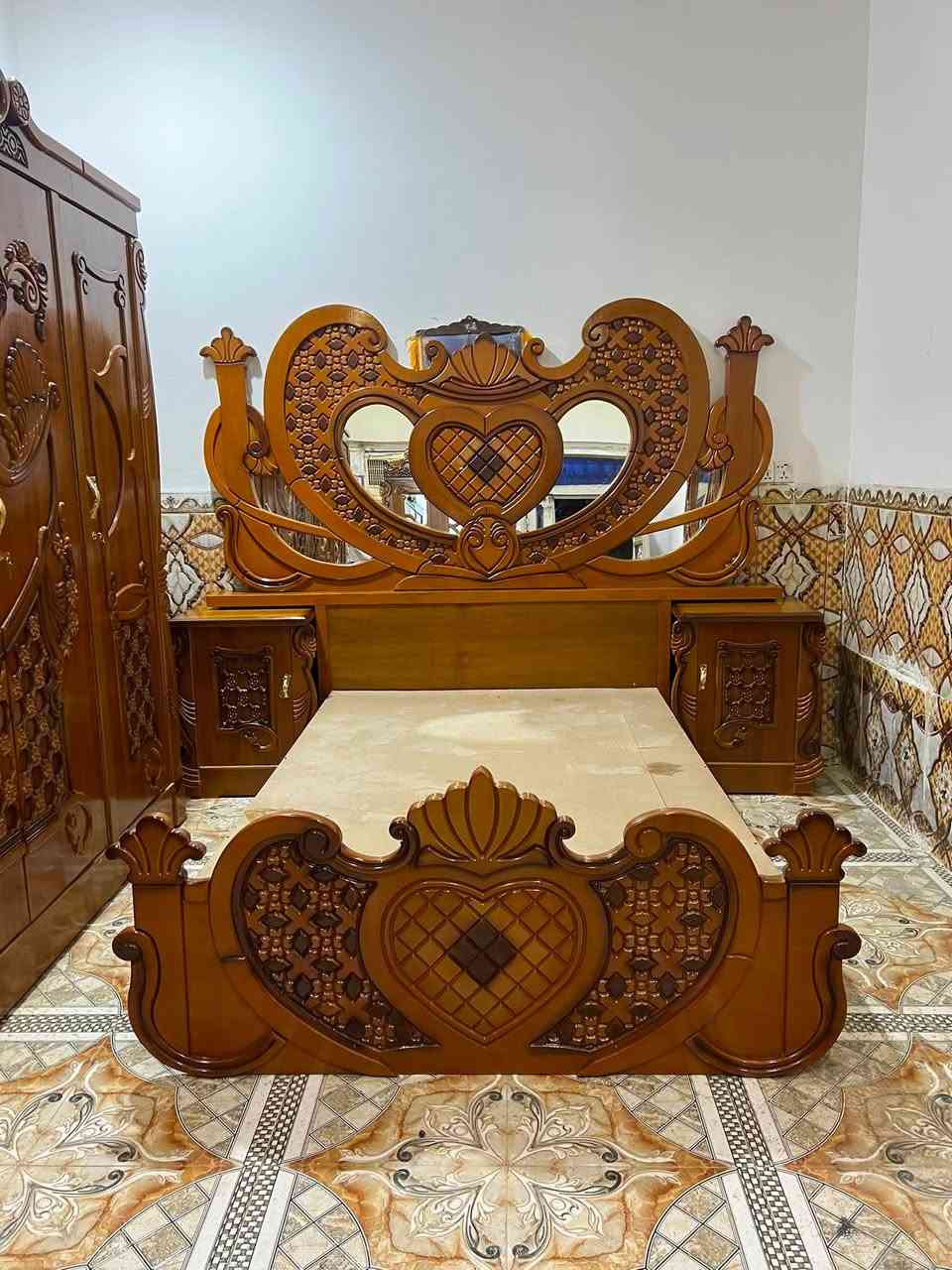 غرفه صاج داخل وخارج شريطي ام السته جديده زلغ مابيه سعره 850 مكان سوك الشيوخ 
***********
