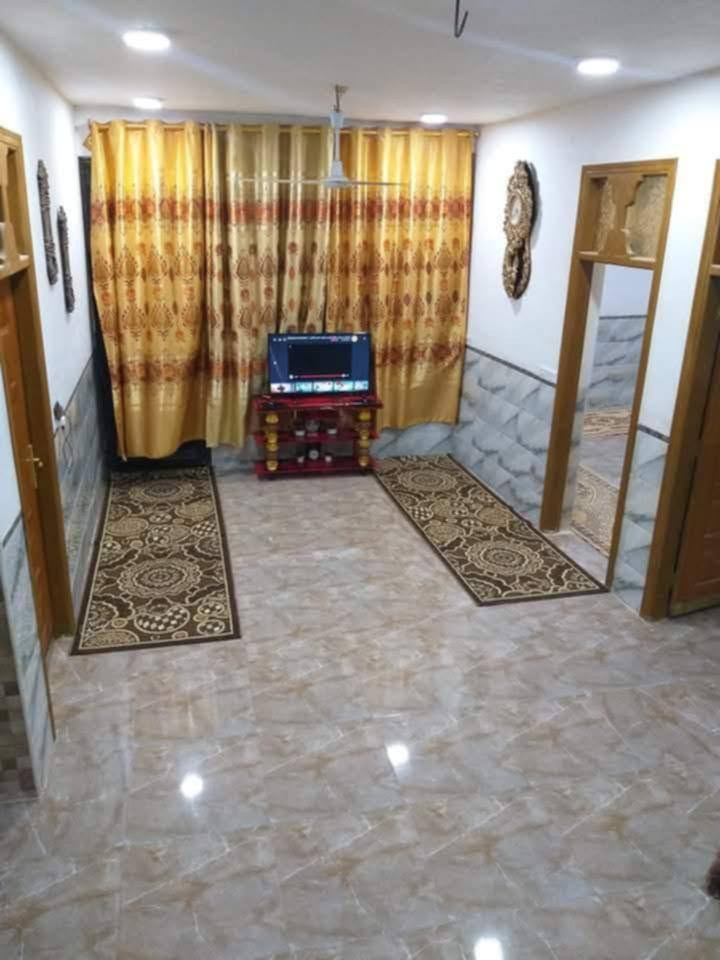 السلام عليكم دار اصلاح زراعي للبيع  مساحه 190م العنوان شارع80 محيزم 4 جهة كربلاء كافة الخدمات بناء حديث  من لديه دار أو قطعة للبيع يتفضل خاص ***********
