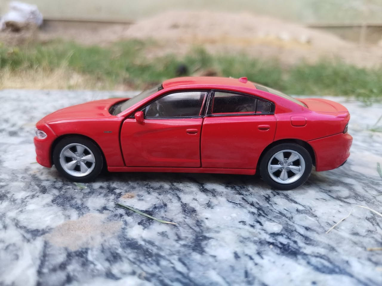 للي يريد يتميز شوي مجسم DODGE Charger rt Hemi مختم Rt مع باركود الشركه اللون احمر السعر 11 للتواصل *********** ومتوفر توصيل ❤️
