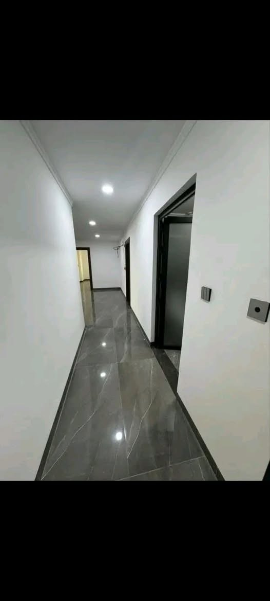 شقه للبيع مجمع الشروق السكني طابق أرضي 133 متر مدفوع أقساط 20 قسط
قسطها الشهري661

المقدمه  25
والاقساط وتحويل المصرف عل الشاري 
سعرها الكلي133 مليون
تتكون مع غرفتين ومطبخ  واستقبال هول وصحيات 2
موجرا حاليا300
***********
