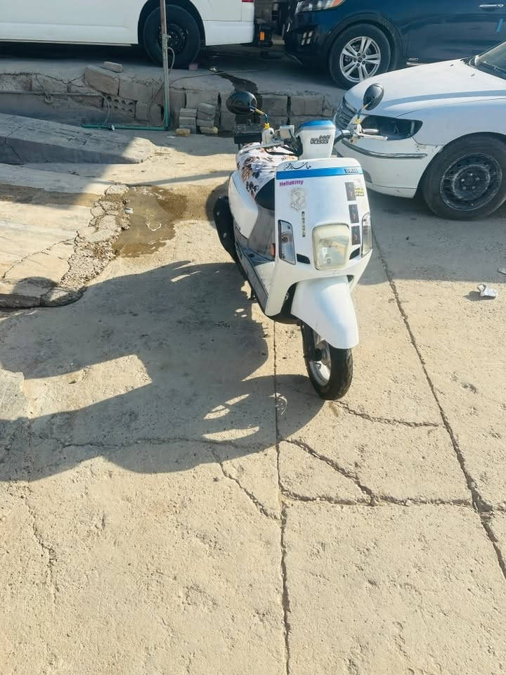 دراجه بوليس للبيع الدراجه ختم واحد وياا المكينه  المكينه ما مفتوحه شلعه ومعدل الدراجه بلاديه ع وضع الشركه الرقم ***********
