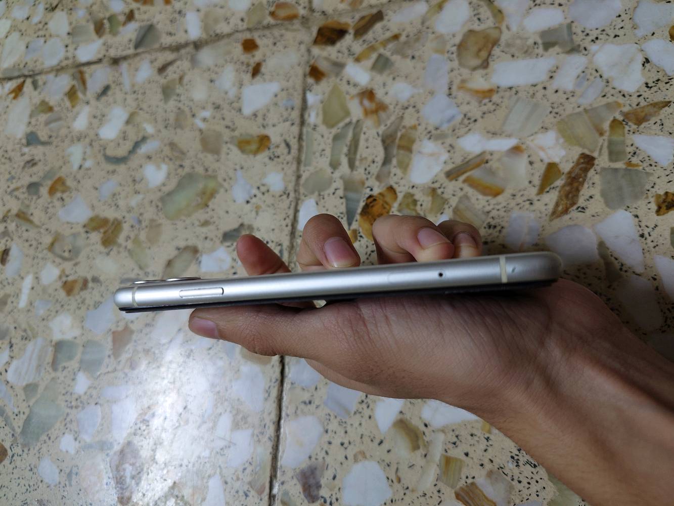 ايفون ١١ عادي 
 ذاكره ١٢٨ 

بطاريه بلاد ٧٤ 

الجهاز مبدل فقط شاشه اصليه

باقي الجهاز كله نضيف وشغال  ب الكامل