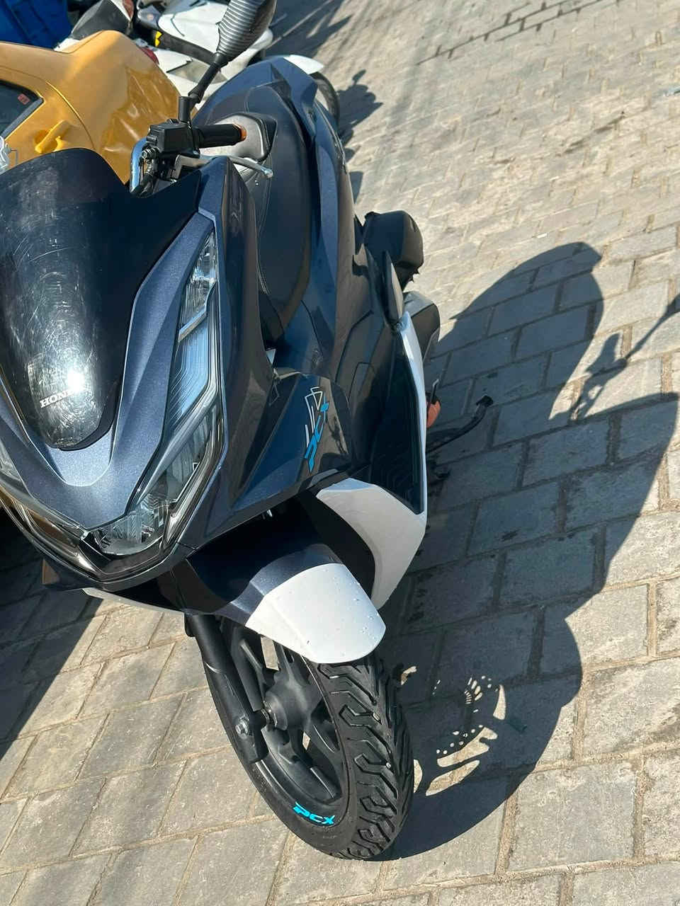 ‏السلام عليكم PCX جيل رابع كوري
‏ماشيه 26الف حقيقي  
‏مواصفات
‏ABS مانع انزلاق ✅
‏حساس ازدحام ✅
‏حساس استان ✅
‏🛠️ الدراجة: مكفولة  كفاله عامه
‏​​📍 الـمـكـان: بـغـداد
حي اور
السعر16ونص وبيه مجال 
***********
