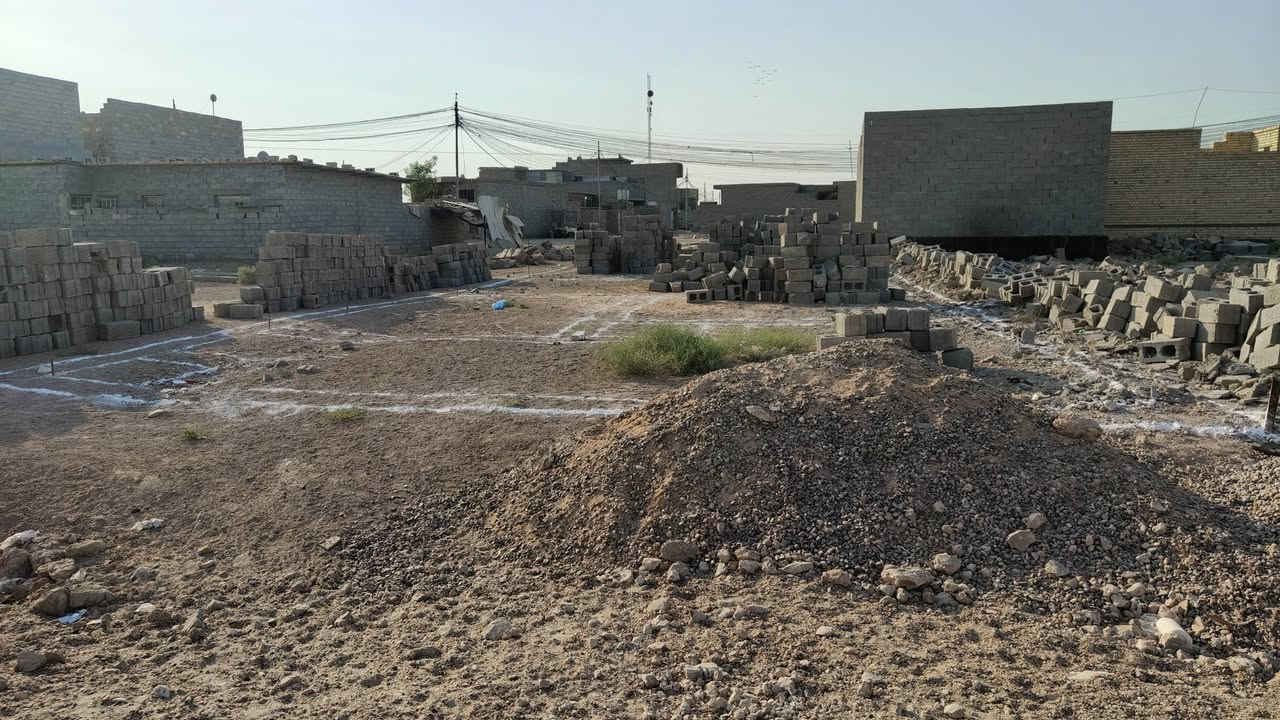 السلام عليكم قطعه ارض للبيع طابو زراعي مكاتبه بأسمي ومقدم ع تطويب بيها معامله تطويب المساحه 202م 
الوجه 10_70c الضهر8_92c النزال 20_70c الموقع خلف مجمع الرحاب قريبه ع شارع التبليط قرب شارع المضيف مكاتبه ب اسمي مخططها تخطيط مهندس الخريطه موجوده ويه الصور حته اجعبها مواد جعب كاملات بيها بلوك بس متوازي ع بيعتها شارع كدامها 10 السعر 30 وبيها مجال التواصل ***********
