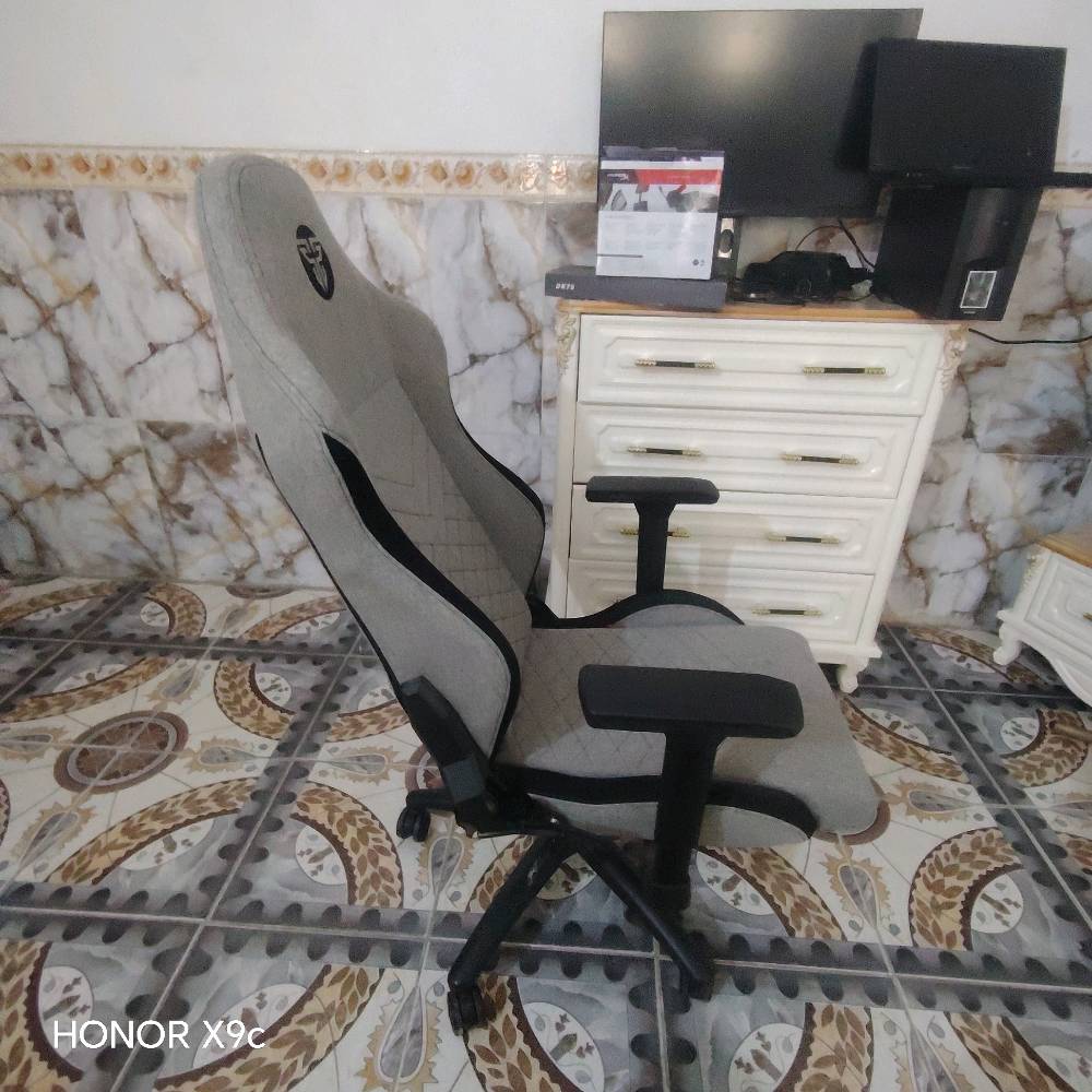 سلام عليكم يولد عدي كرسي فانتك اعلا فئة قماش اريد ابيعة سبب البيع بعت pc
سعرة بالموقع الرسمي 260.000
اني ابيع الك 190.000 ااستعمال 5اشهر ننضيف  كلش  والصور كدامكم ومخداتة موجودة وتوصيل عدي
يولد هاذة هاذا قماش مو قديفة يعني ماتعرك من تكعد علية فترات طويلة ومناسب للطوال
*********** اتصال أو وتساب