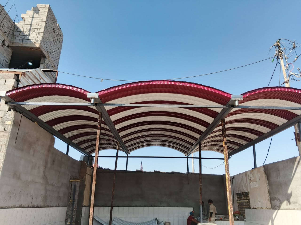 كاظم الحداد 🧑‍🏭👷 
لعمل كافة انواع الحداده 
ابواب.. شبابيك.. سقايف الكيربي.. سقايف كيسبان.. سقايف ديكور.. كرفانات .. محجرات 
عمل الحداده بأنواعها 
الهاتف *********** 📱
