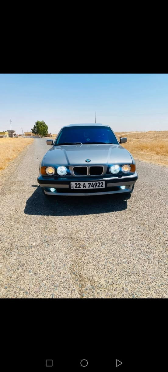 السلام عليكم للبيع فقط BMWحجم525 اصل موديل93اصل محرك كبس فانوس كير اوتو تبريد قطعتين ثلج ويا سويج سلايت طكتين منضومة زنون تخم تاير صدر جديد خلفي امامي سنويه بسمي جديده مع هزه جديده سياره جاهزه وكفاله عامه من الدعاميه لدعاميه السعر 78وبيها مجال هاتف*********** مكان السياره مفرق الشرقاط ملاحضه بيع فقط بدون مراوس

