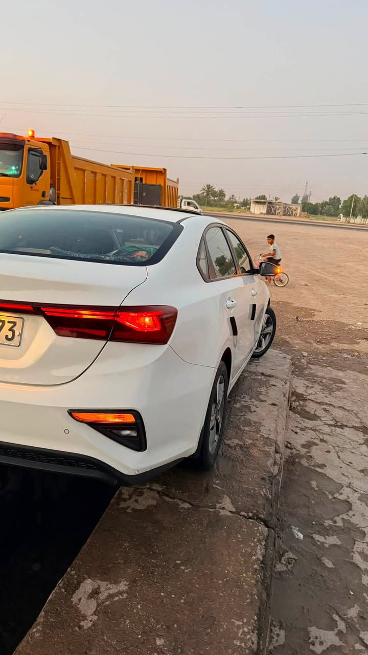 KIA CERATU 2021 
فول فول مواصفات  
 رقم اربيل جديد سنويه 2031 بسم كردي وكاله تحويل حاضر 

عداد المسافات 111,406

حجم المكينة 1600

بصمة تشغيل 
بصمة ابواب 
تشغيل عن بعد 
ترحيب 

قطعتين تبريد 

اشاير بالمري 
مري شفط

فتحة سقف 

كفاله عامه من ضربه و صبغ 

السعر 156$ بيها مجال 
السوك كلشي بي وكلشي بسعره 

مكان واسط الزبيديه 
***********
***********
