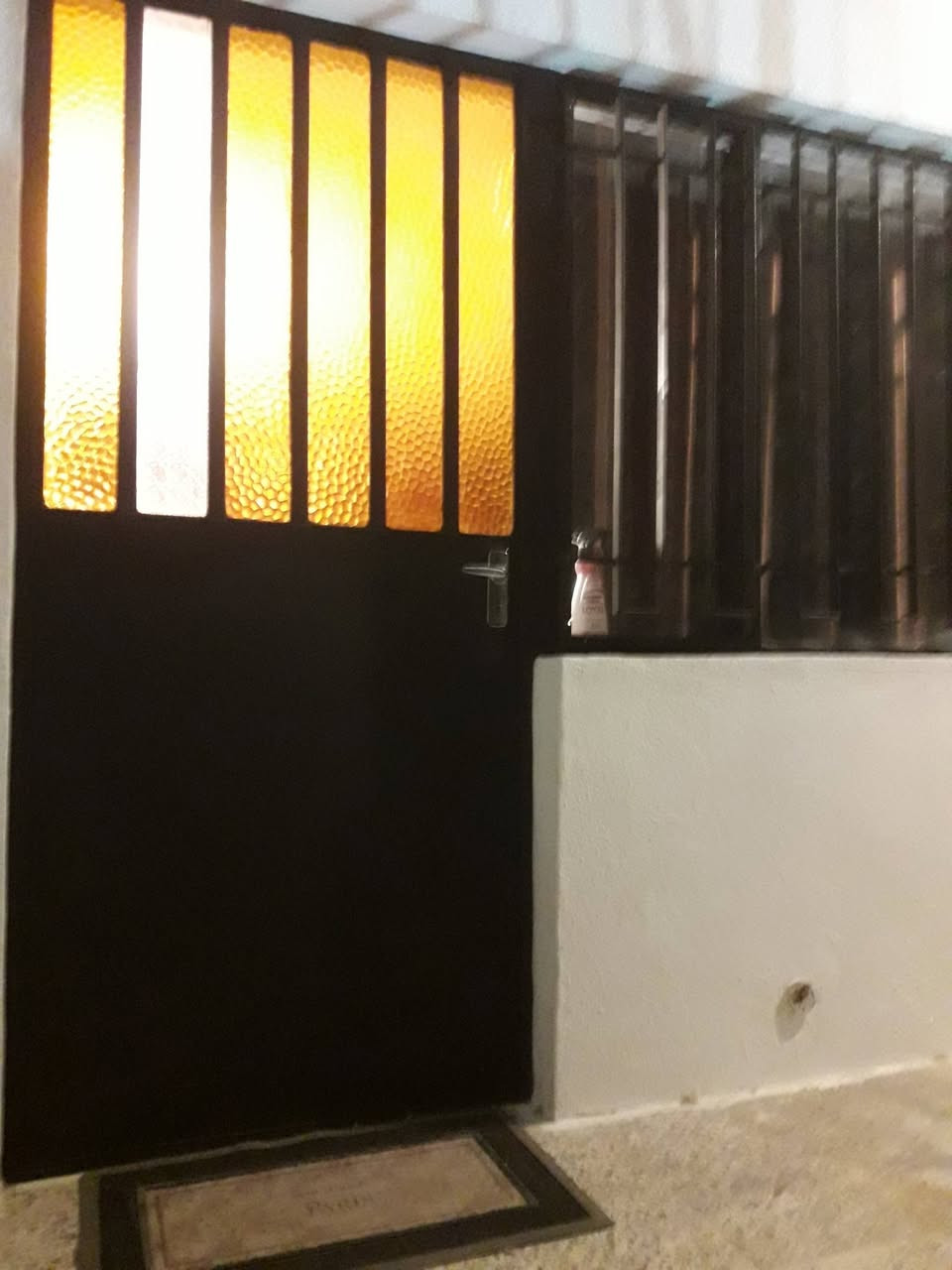 مشتمل للإيجار / اليرموك محله ٦١٢ / فرع مثلجات بردا / طابق ثاني/ شبه مؤاثث / قيمة بدل الاجار 900$ /// كهرباء خصخصة / هاتف *********** 
ملاحظه: يعفى المستأجر من تسديد ( اي اجور ) للماء و الكهرباء .. مجاني .
