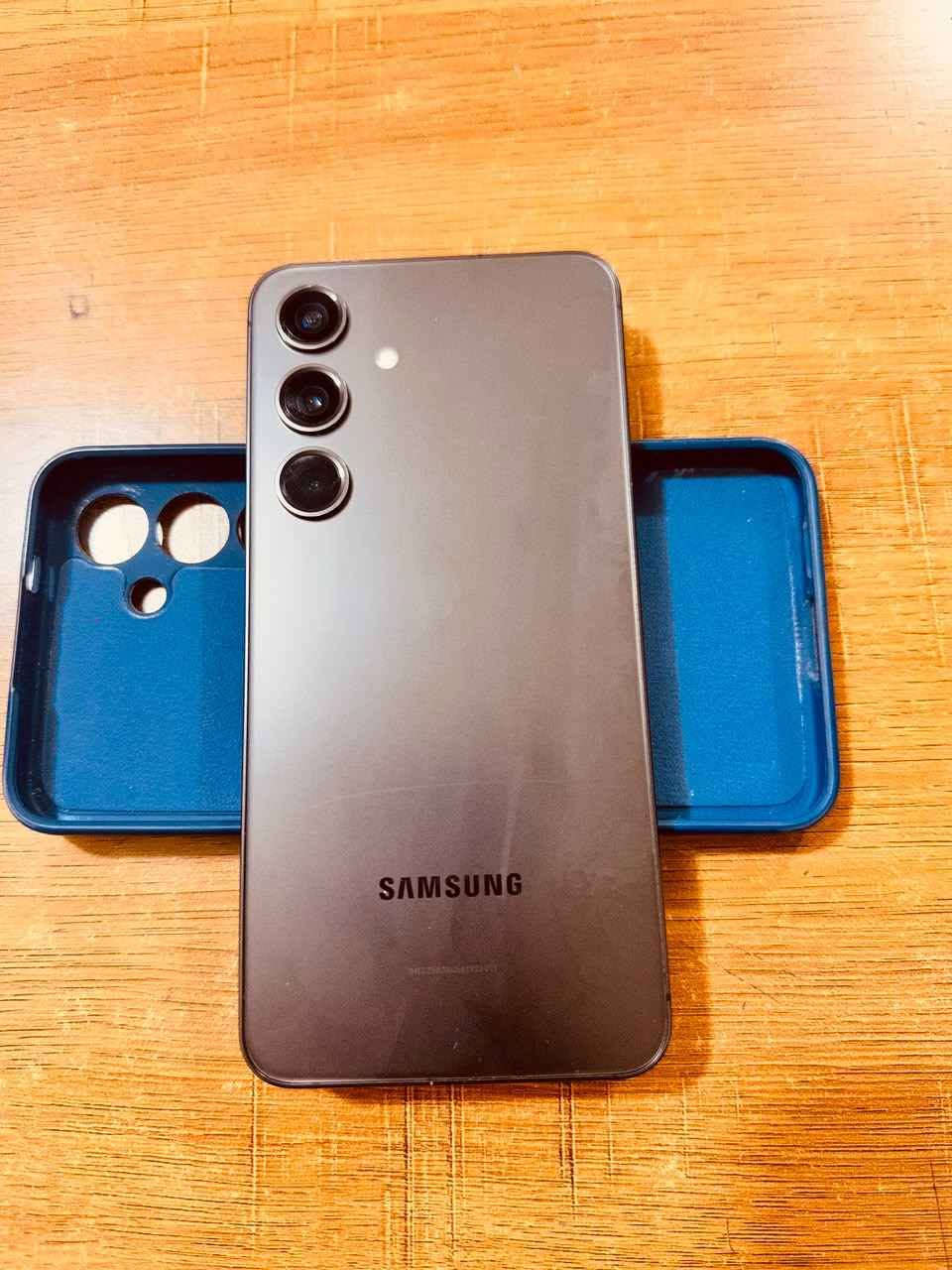 Samsung s24 العادي ذاكرة  128 لون اسود الجهازي امريكي مكفول للبيع السعر ٣٢٥ وبي مجال بسيط *********** النجف, العراق
