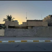 دار سكنية • ركن شارع رئيسي • ٢٠٠م²