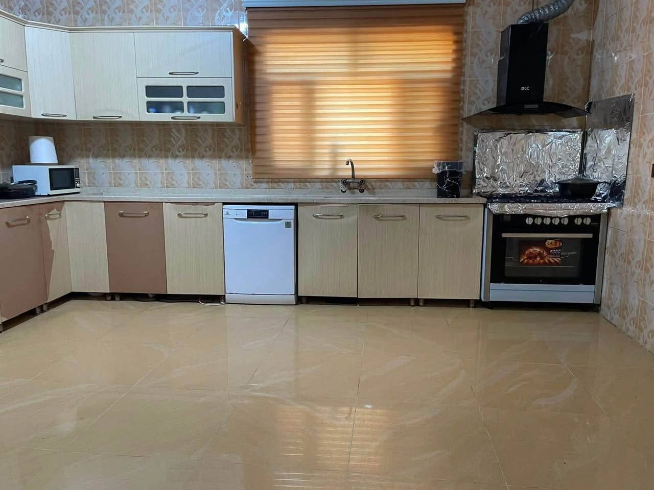 🏘🏘بيت للبيع ديالى خانقين / حي رمضان شارع السايدين طريق كلار خلف رزكار ابو تبريد 
طابو صرف ركن مساحة 240 متر واجهة 12 والنزال 20 بجانب البيت حديقة تابع للبيت 
طابق الاول 
1 غرفة نوم واستقبال وصالة كبيرة ومطبخ كبير حار وبارد ومجمع درج داخلي وخارجي ومجمع درج وكراج سيارة 
طابق الثاني 
2 غرفة نوم وصالة كبيرة ومطبخ كبير ومجمع صحيات وبيتونة 
فول سيراميك وطابق ثاني سيراميك وسقف مغربي 

السعر / 105 مليون بي مجال   

للأستفسار اكثر اتصال بالارقام فقط 
***********
***********
مكتب فريا موفق للعقار

