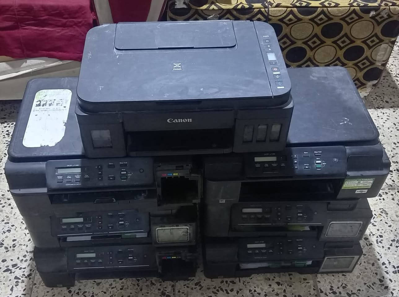 السلام عليكم متوفر عندي اجهزه استنساخ انواع متعدده للاستفسار اكثر مراسله هذا الرقم عالواتساب ***********
كانون
برذر J_100 عدد 3
برذر J_300
برذر J_310 عدد 2
